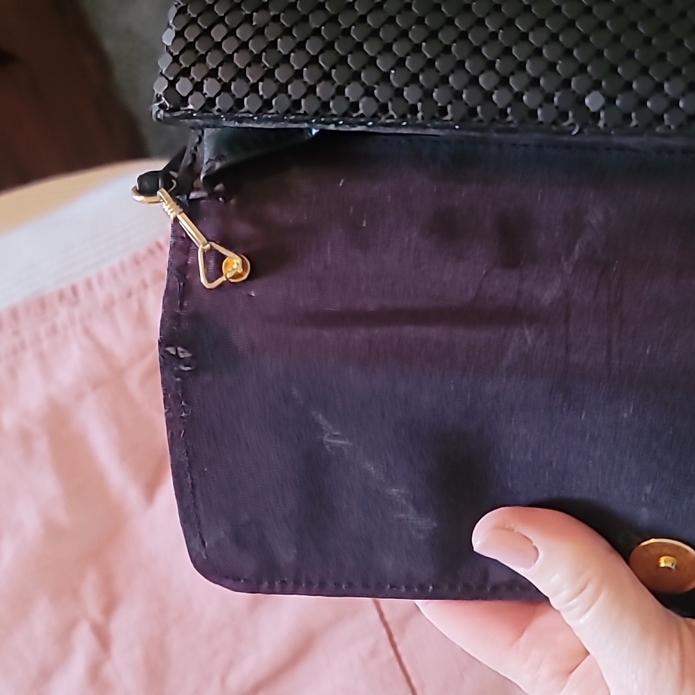 STUNNING WHITING AND DAVIS BLACK MATTE MESH CROSSBODY CLUTCH - Picture 8 of 16